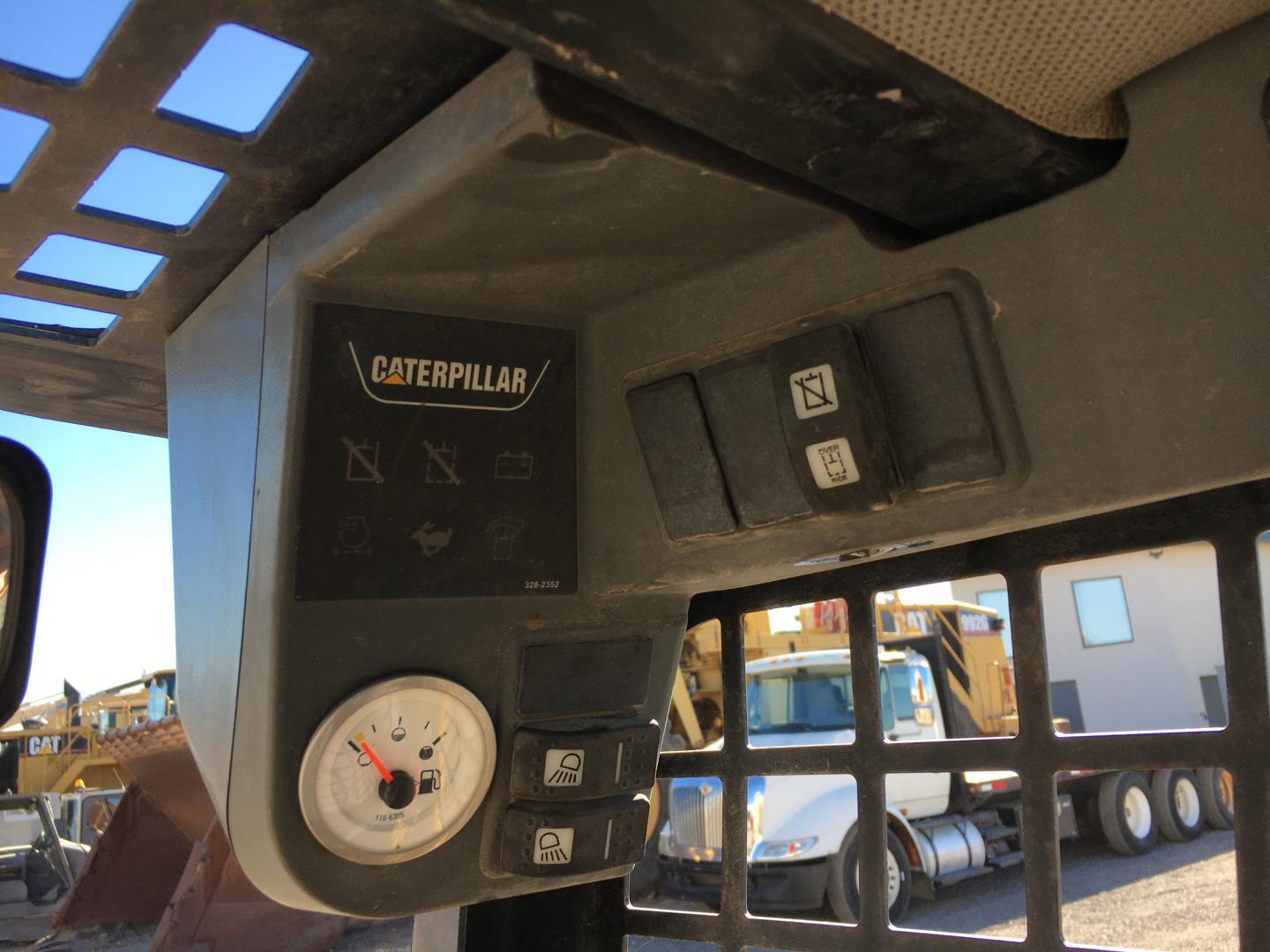 ./imagenes/INVOICE/2019/16562/MINICARGADOR CAT 252B3 (31).JPG